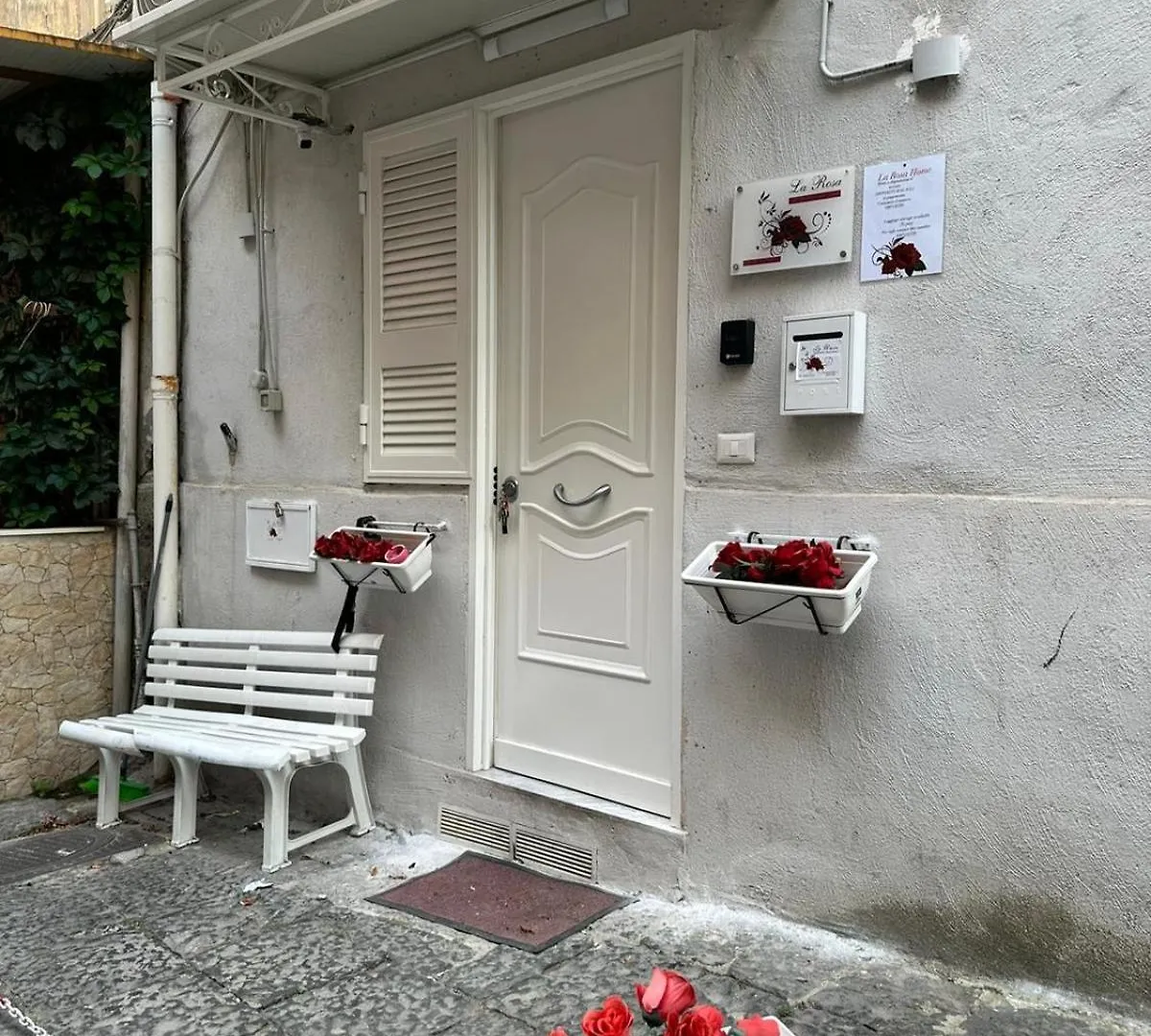 La Rosa home Nápoles